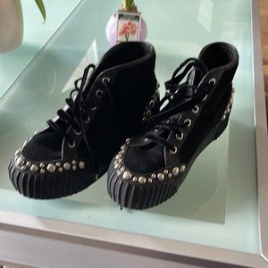 Black sneakers, high top,mix materials, rubber bottoms